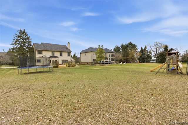 5139 Birkdale Drive, Commerce Charter Township, MI 48382