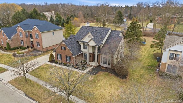 5139 Birkdale Drive, Commerce Charter Township, MI 48382