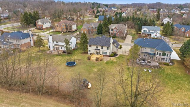 5139 Birkdale Drive, Commerce Charter Township, MI 48382