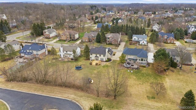 5139 Birkdale Drive, Commerce Charter Township, MI 48382
