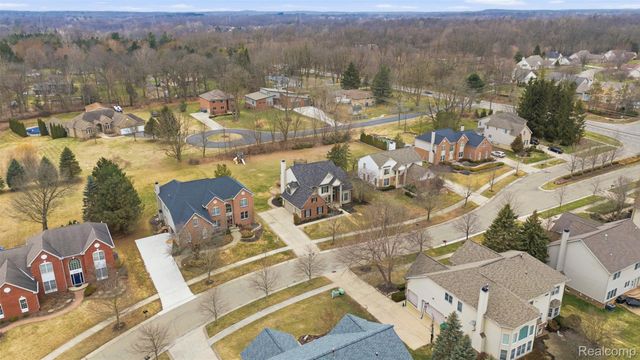 5139 Birkdale Drive, Commerce Charter Township, MI 48382
