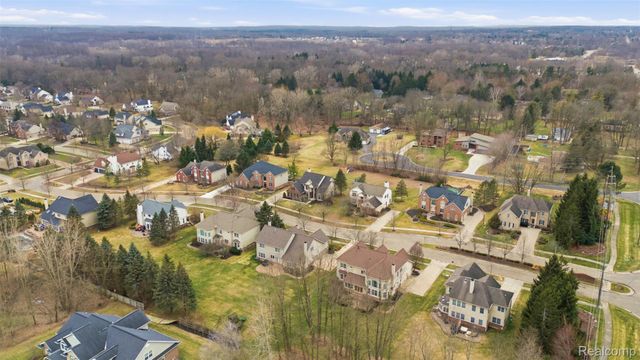 5139 Birkdale Drive, Commerce Charter Township, MI 48382