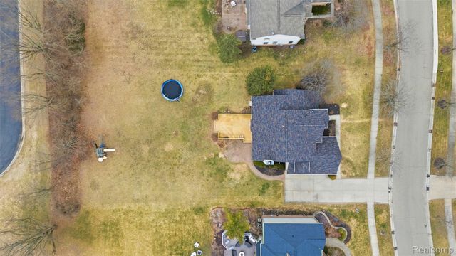 5139 Birkdale Drive, Commerce Charter Township, MI 48382
