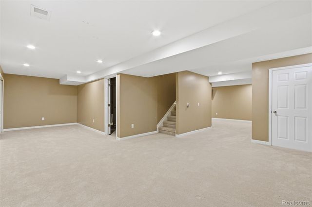 5139 Birkdale Drive, Commerce Charter Township, MI 48382