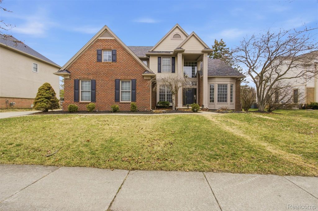 5139 Birkdale Drive, Commerce Charter Township, MI 48382