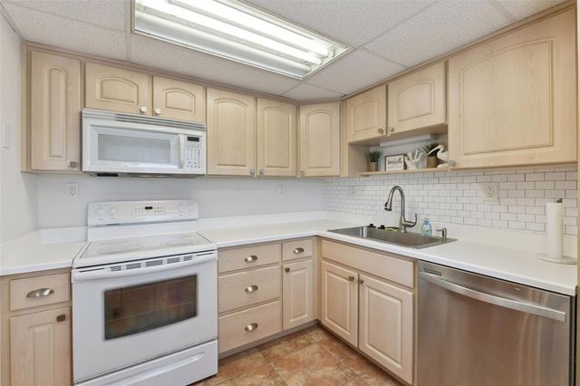 315 N CAUSEWAY B302, New Smyrna Beach, FL 32169