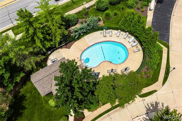 15920 Picardy Crest Court, Chesterfield, MO 63017