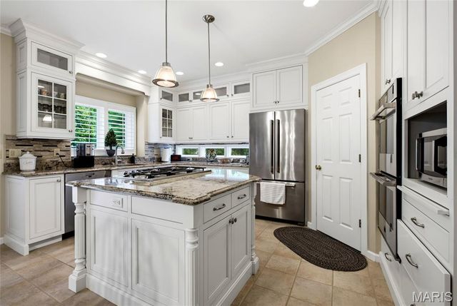 15920 Picardy Crest Court, Chesterfield, MO 63017