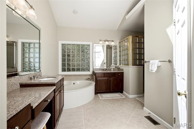 15920 Picardy Crest Court, Chesterfield, MO 63017