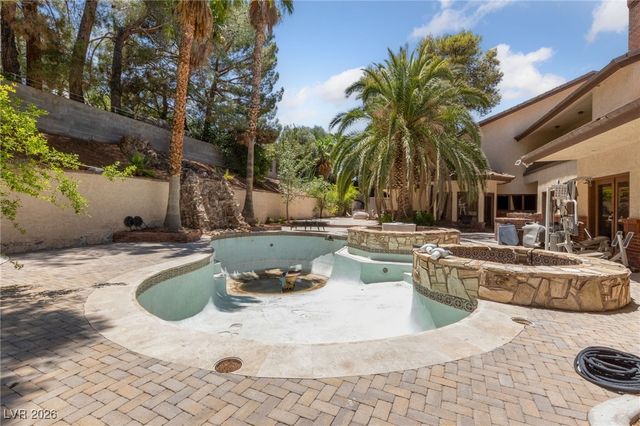 112 Quail Run Road, Henderson, NV 89014