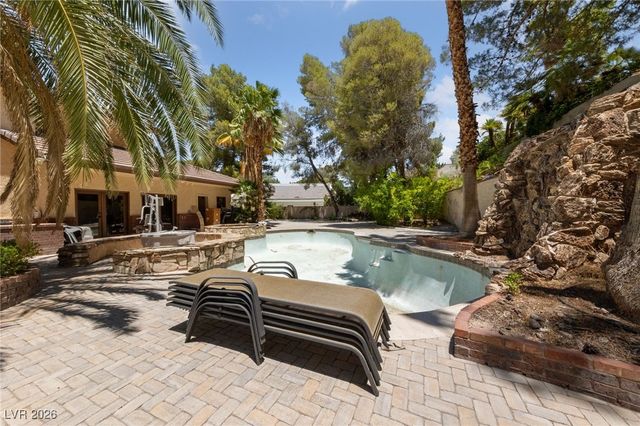 112 Quail Run Road, Henderson, NV 89014