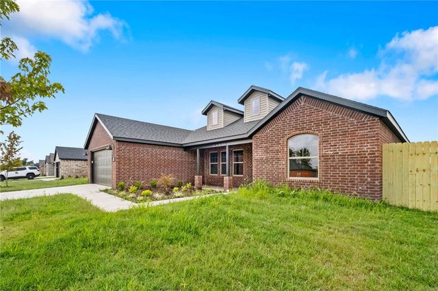 1028 Marquis Avenue, Lowell, AR 72745