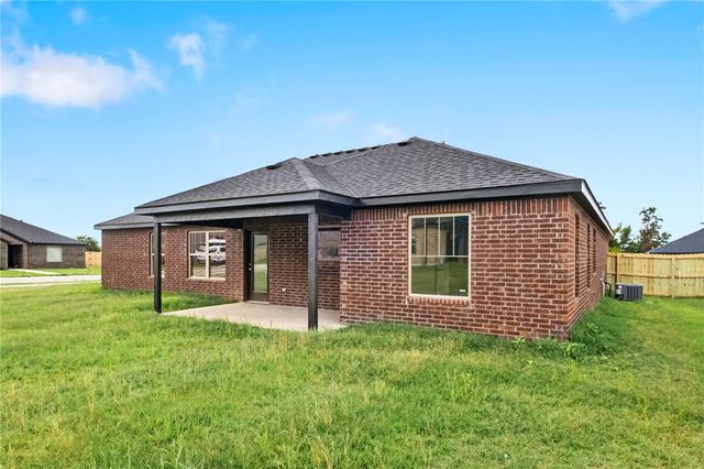 1028 Marquis Avenue, Lowell, AR 72745