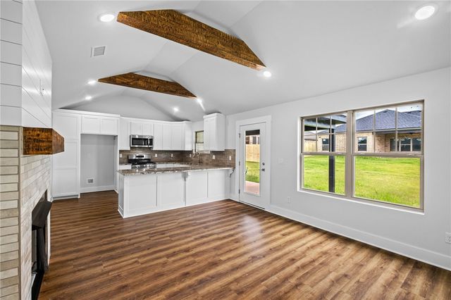 1028 Marquis Avenue, Lowell, AR 72745
