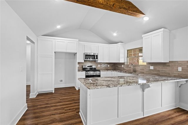 1028 Marquis Avenue, Lowell, AR 72745