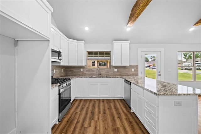 1028 Marquis Avenue, Lowell, AR 72745