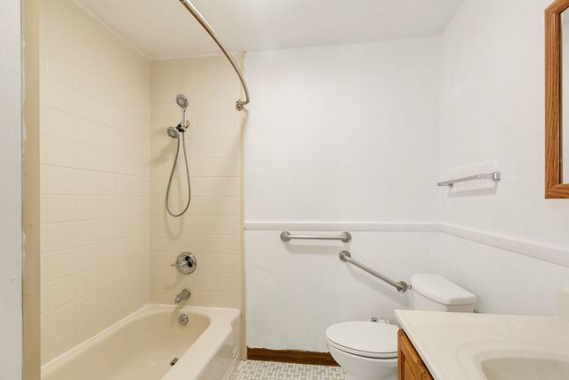 2650 Brookwood Way Drive 203, Rolling Meadows, IL 60008