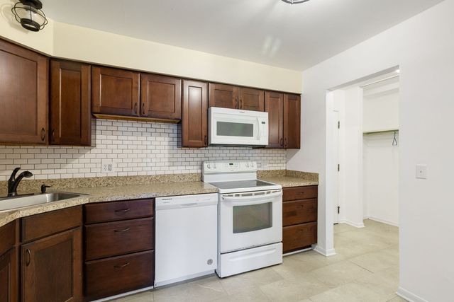 2650 Brookwood Way Drive 203, Rolling Meadows, IL 60008