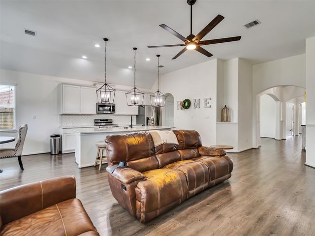 14247 Medina Drive, Baytown, TX 77523