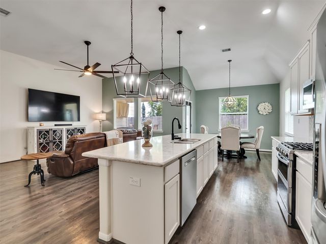 14247 Medina Drive, Baytown, TX 77523