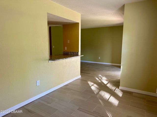420 Banana Cay Dr Apt B, South Daytona, FL 32119