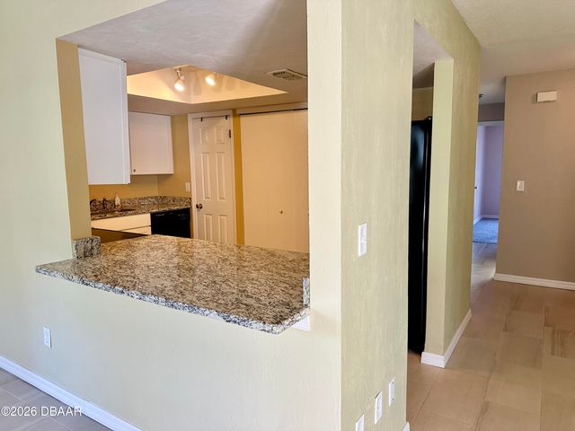 420 Banana Cay Dr Apt B, South Daytona, FL 32119