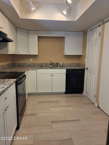 420 Banana Cay Dr Apt B, South Daytona, FL 32119