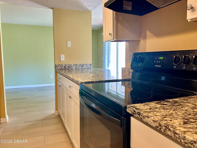 420 Banana Cay Dr Apt B, South Daytona, FL 32119