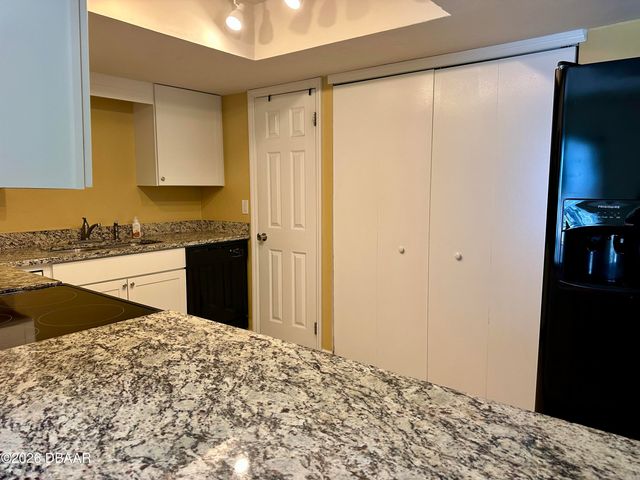 420 Banana Cay Dr Apt B, South Daytona, FL 32119