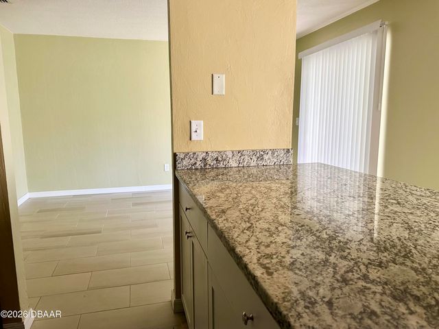 420 Banana Cay Dr Apt B, South Daytona, FL 32119