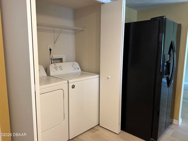 420 Banana Cay Dr Apt B, South Daytona, FL 32119