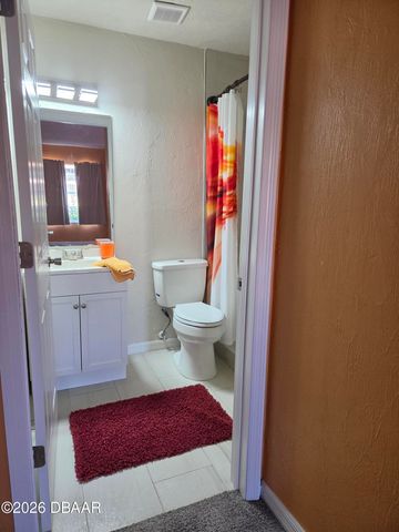 420 Banana Cay Dr Apt B, South Daytona, FL 32119