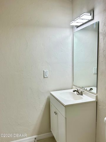 420 Banana Cay Dr Apt B, South Daytona, FL 32119