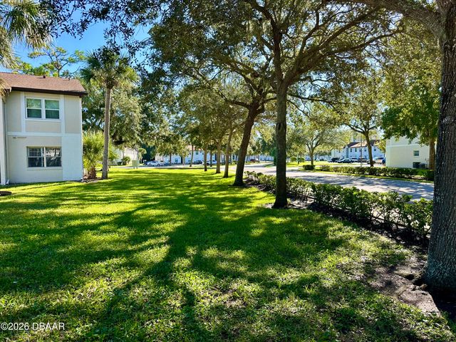 420 Banana Cay Dr Apt B, South Daytona, FL 32119