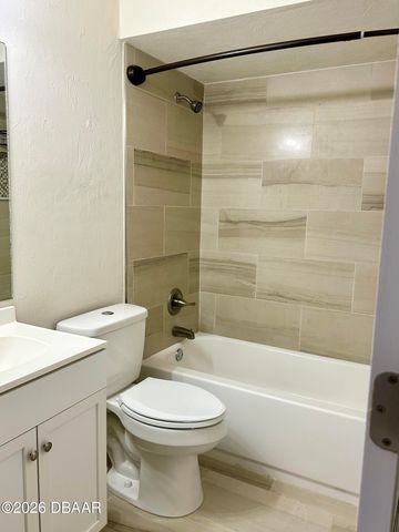 420 Banana Cay Dr Apt B, South Daytona, FL 32119