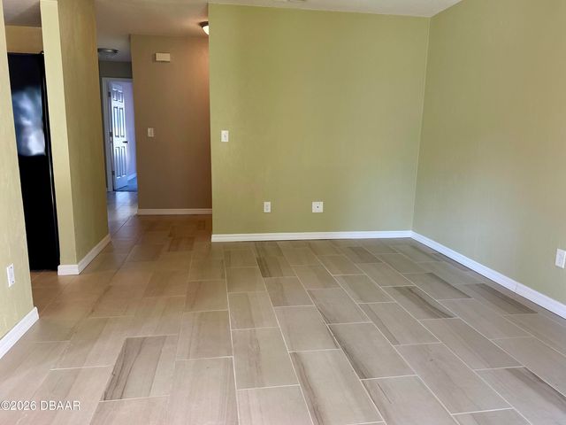 420 Banana Cay Dr Apt B, South Daytona, FL 32119