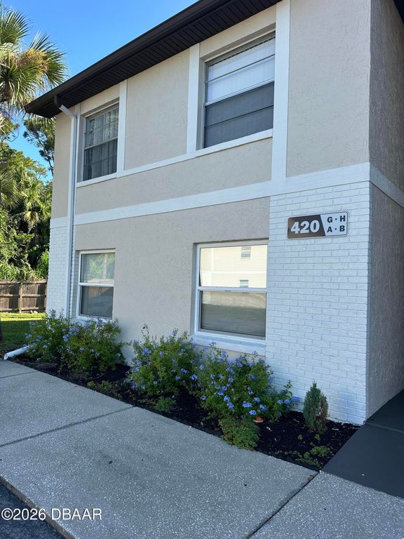 420 Banana Cay Dr Apt B, South Daytona, FL 32119