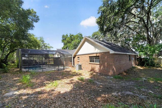 637 W LAKESHORE DRIVE, Clermont, FL 34711