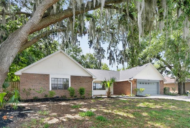 637 W LAKESHORE DRIVE, Clermont, FL 34711