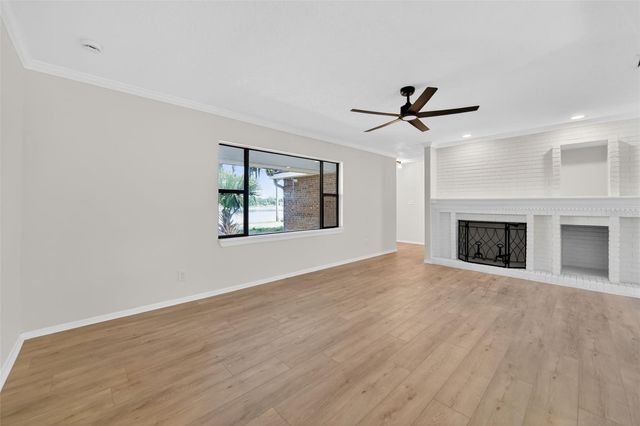 637 W LAKESHORE DRIVE, Clermont, FL 34711