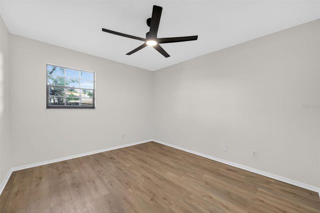 637 W LAKESHORE DRIVE, Clermont, FL 34711