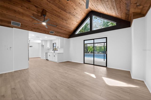 637 W LAKESHORE DRIVE, Clermont, FL 34711