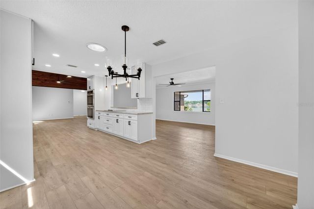 637 W LAKESHORE DRIVE, Clermont, FL 34711