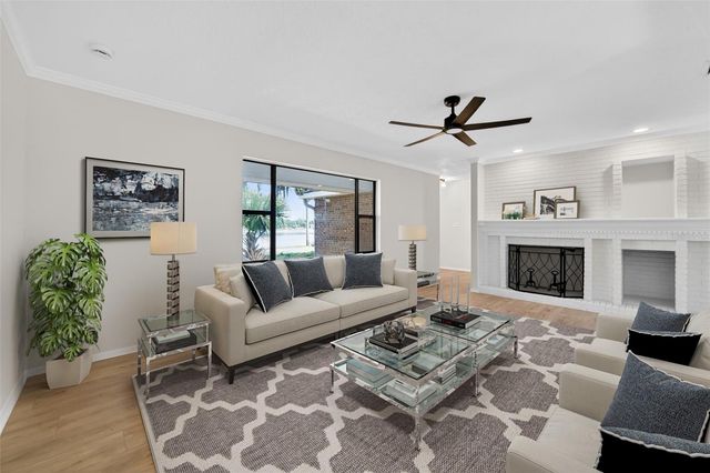 637 W LAKESHORE DRIVE, Clermont, FL 34711