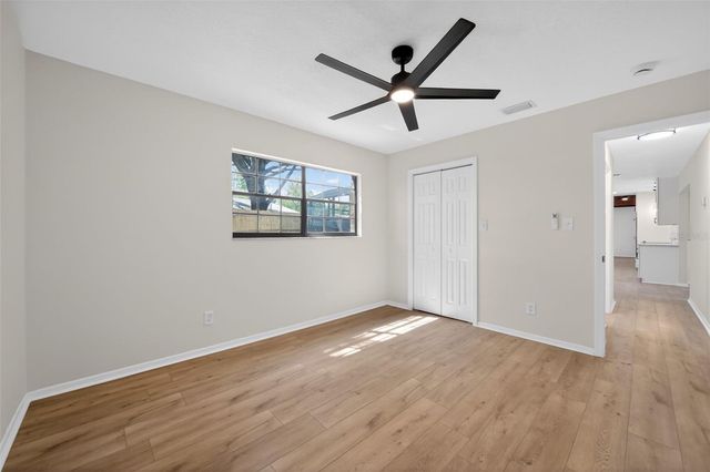 637 W LAKESHORE DRIVE, Clermont, FL 34711