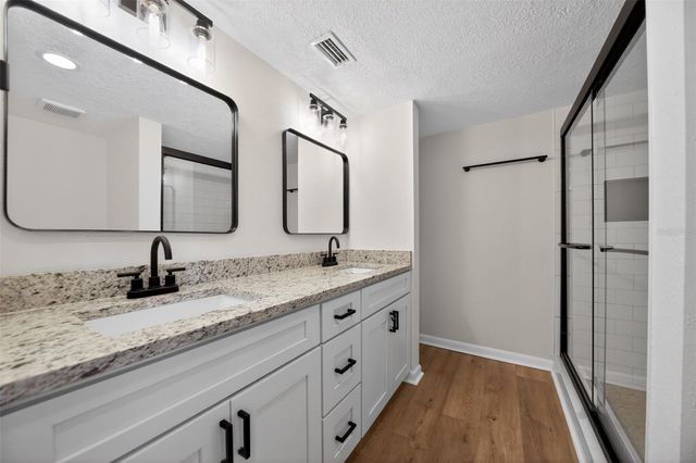 637 W LAKESHORE DRIVE, Clermont, FL 34711