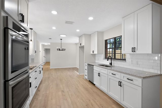 637 W LAKESHORE DRIVE, Clermont, FL 34711