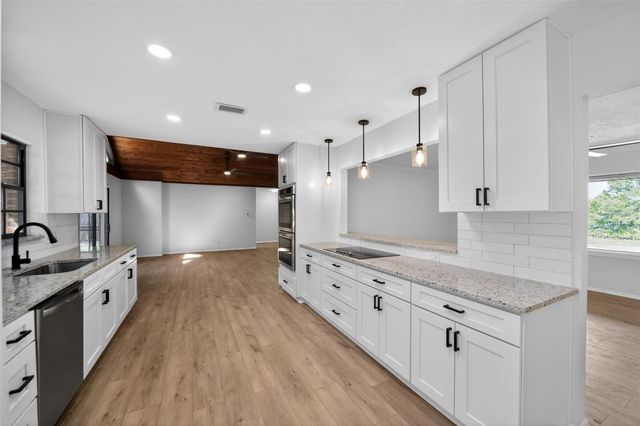 637 W LAKESHORE DRIVE, Clermont, FL 34711