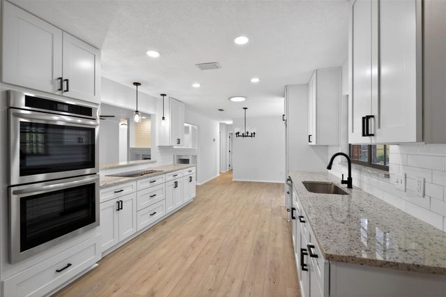 637 W LAKESHORE DRIVE, Clermont, FL 34711