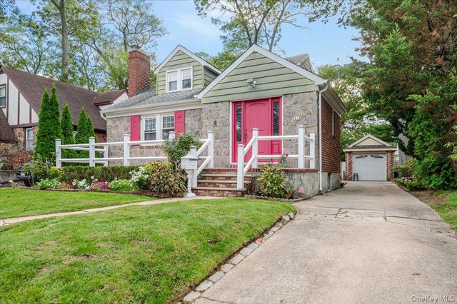 57 Carol Street, Lynbrook, NY 11563